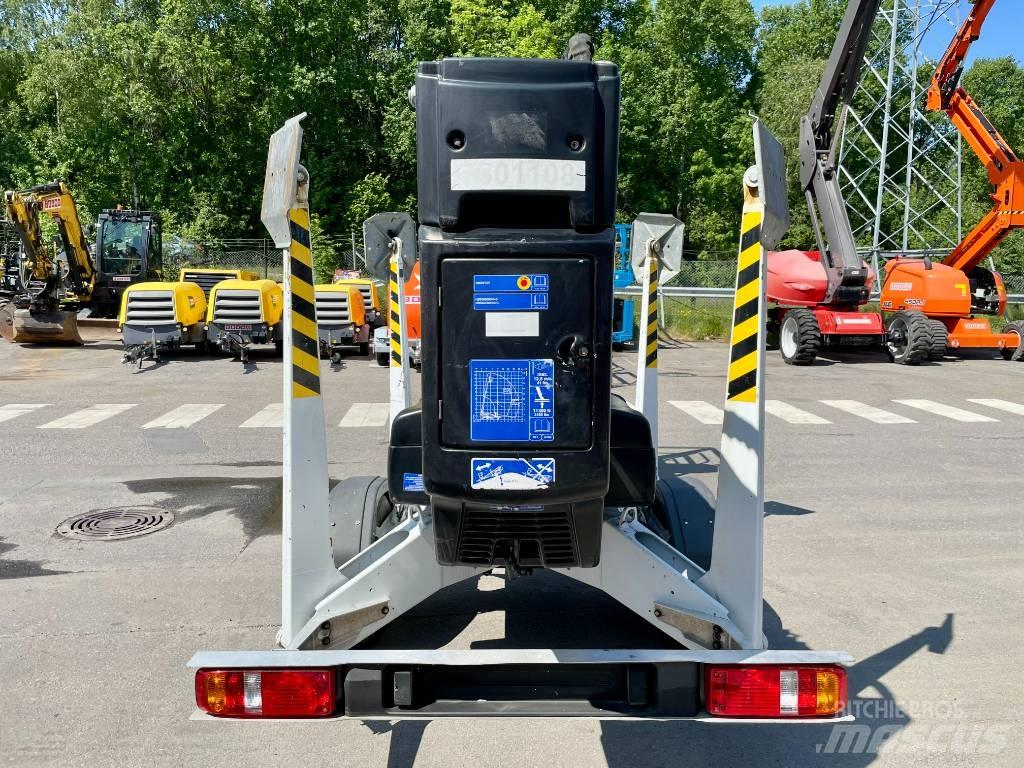Dinolift 135 tb Platforme aeriene montate pe remorca