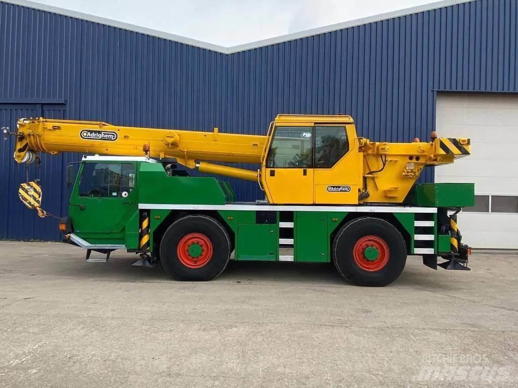 Liebherr LTM1030-2 Macara pentru orice teren