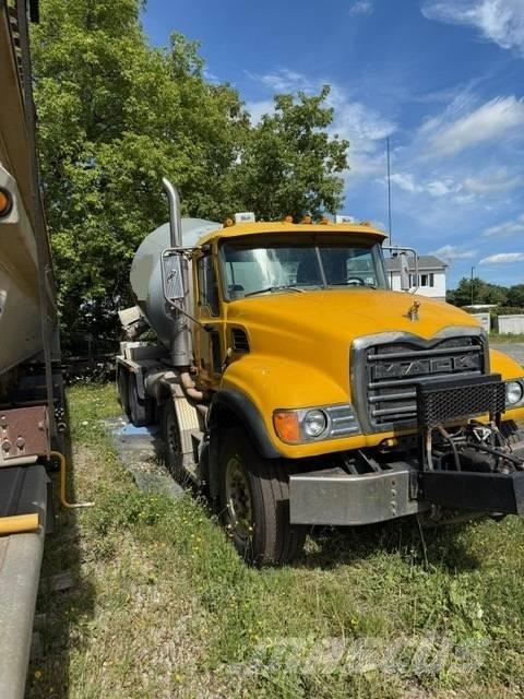 Mack CV 713 Pompa pentru beton