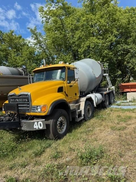 Mack CV 713 Pompa pentru beton