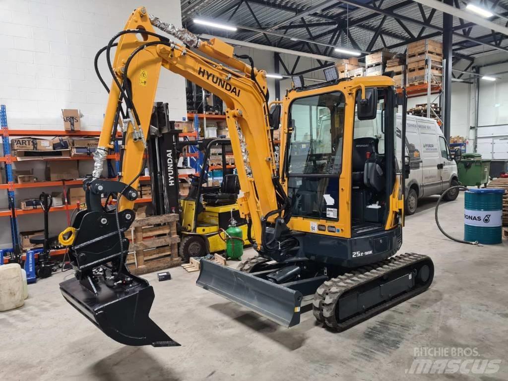 Hyundai R25-9AK Mini excavatoare < 7t