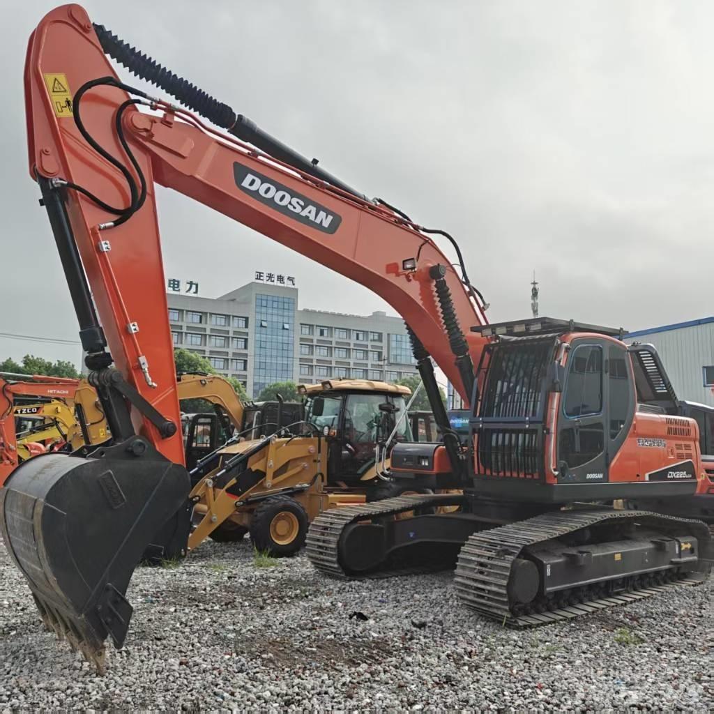 Doosan DX 225 LCA Excavatoare pe șenile
