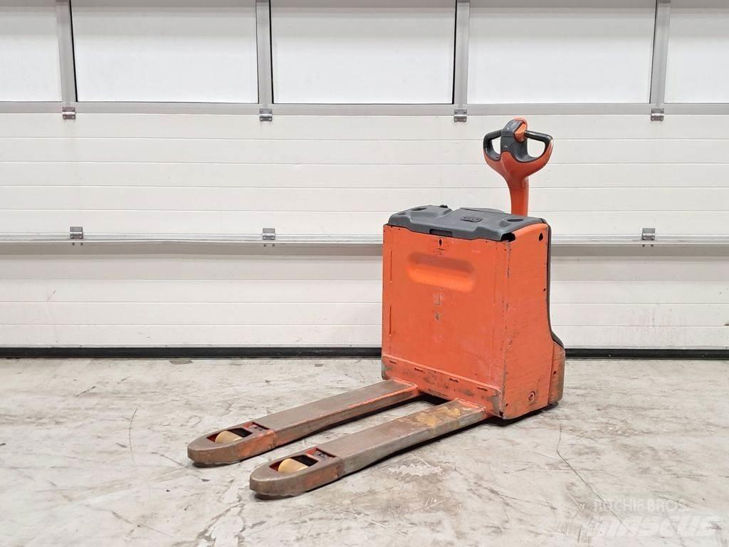 Linde T16 Transpaleta electica cu furca