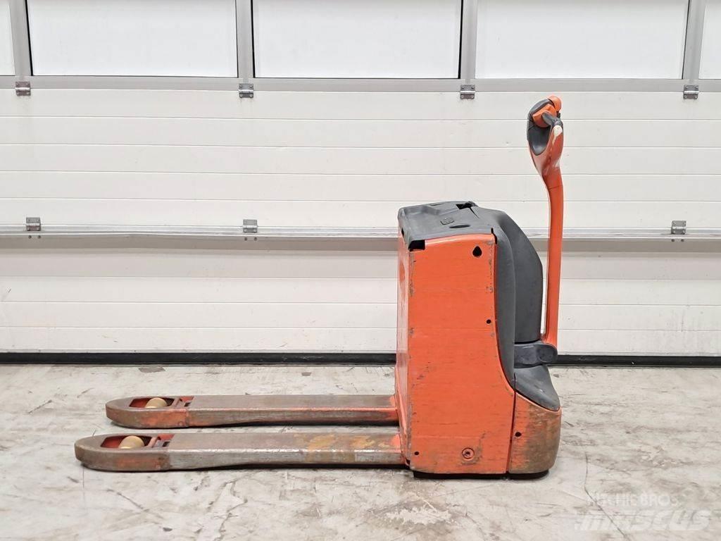 Linde T16 Transpaleta electica cu furca
