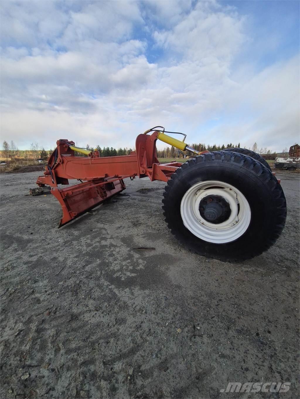  Peltolana omateko Buldozer