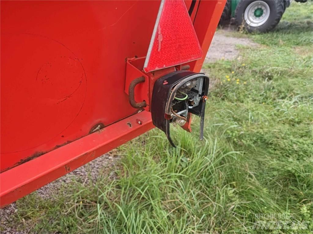 Deutz-Fahr E390 Remorci cu autoîncarcare