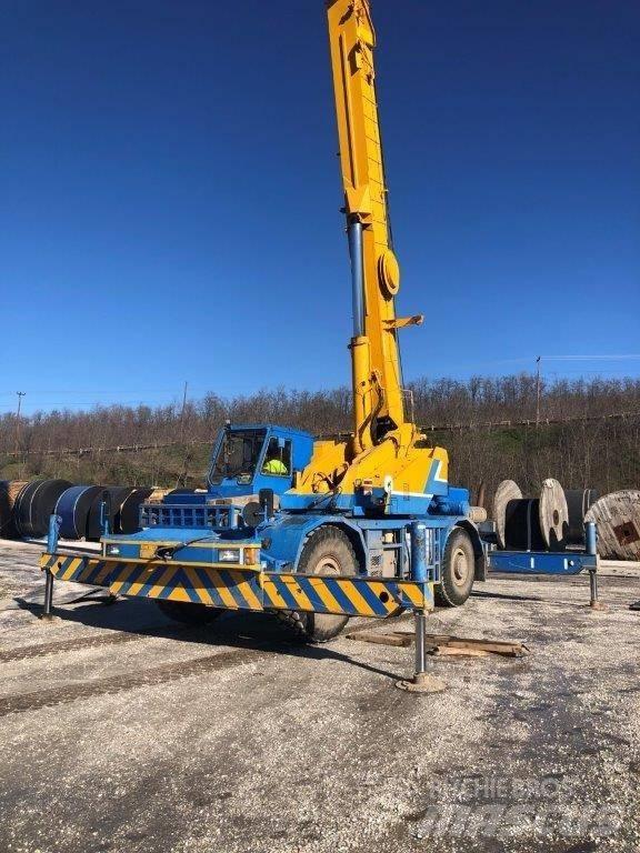 Kobelco RK 450 Macara teren accidentat