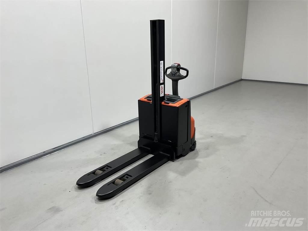 BT SWE080L Transpaleti autopropulsanti