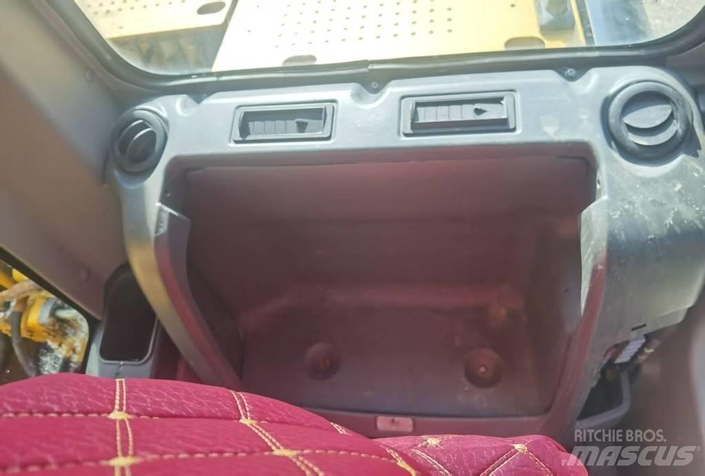 CAT 320d2 Excavatoare pe șenile
