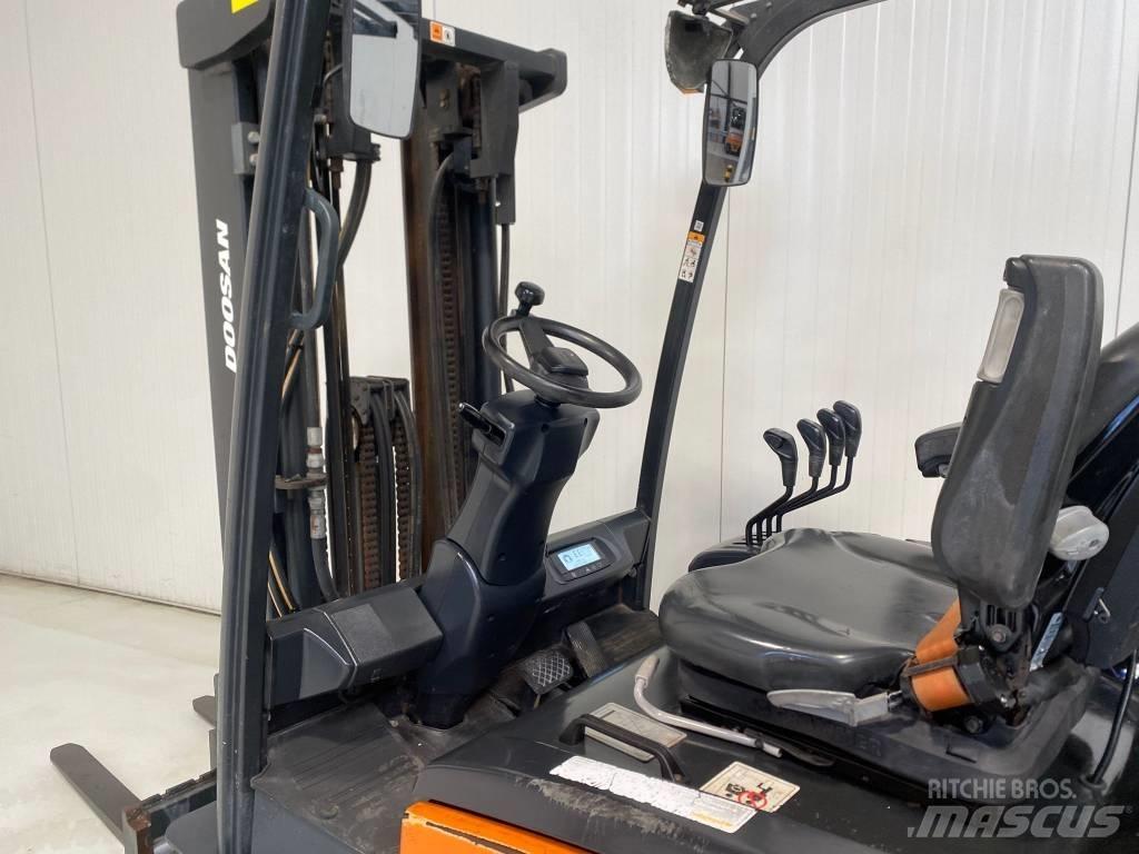 Doosan B25X-7 Stivuitor electric