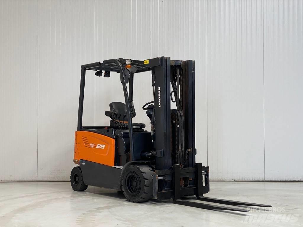 Doosan B25X-7 Stivuitor electric