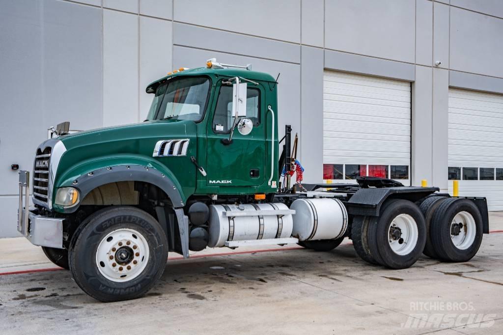 Mack Granite Autotractoare