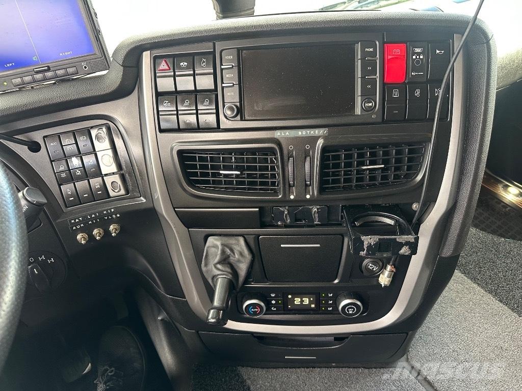 Iveco Stralis 8x4*4 Camion cu carlig de ridicare