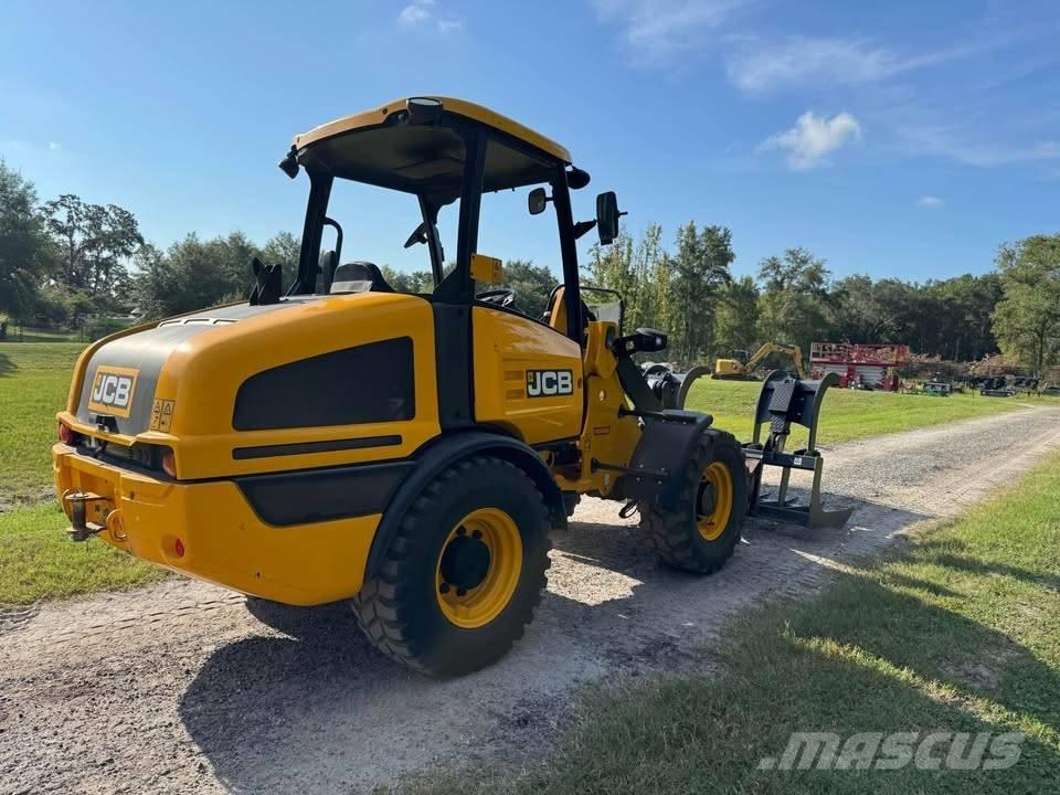JCB 407 Incarcator pe pneuri