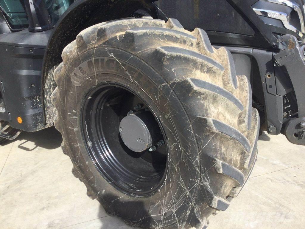 Valtra Q265 Tractoare