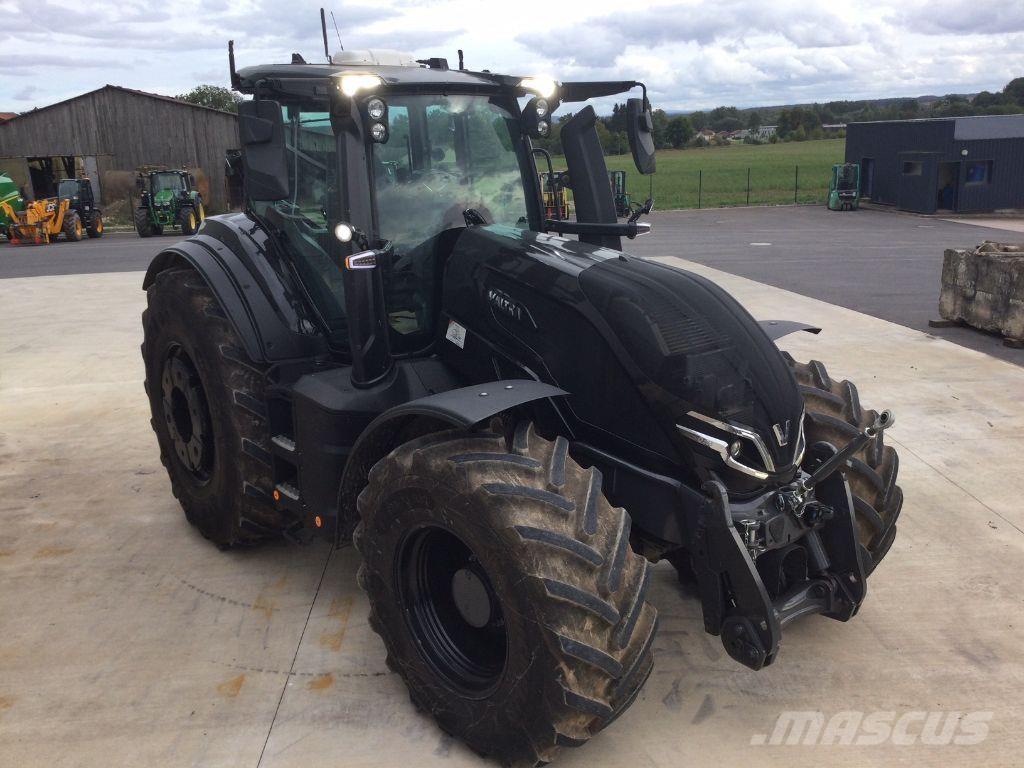Valtra Q265 Tractoare