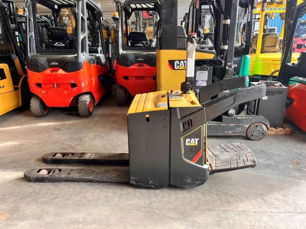 CAT NPV20N2 Transpaleta manuala