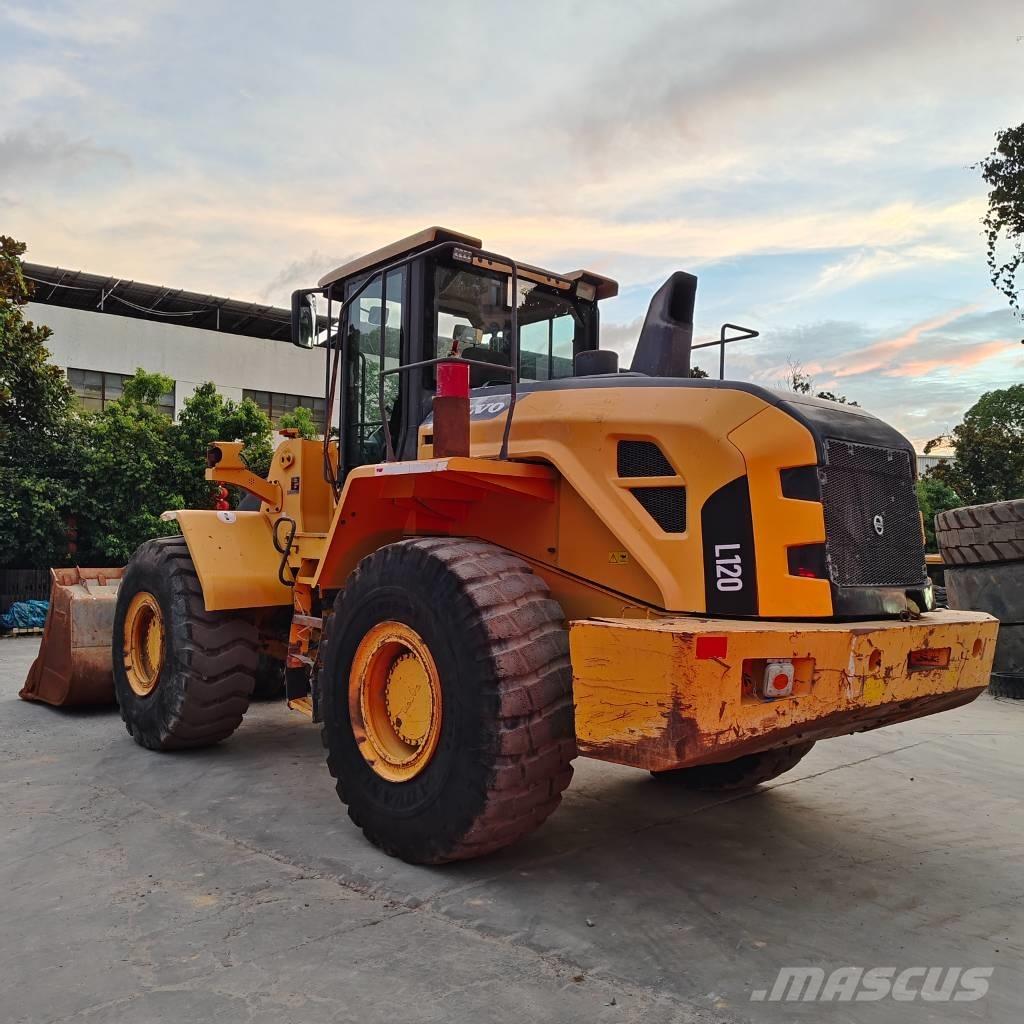Volvo L 120 Incarcator pe pneuri