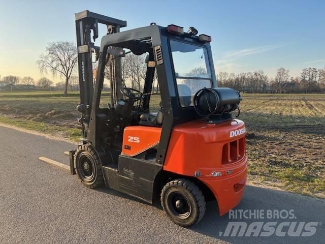 Doosan G 25 G Stivuitor GPL