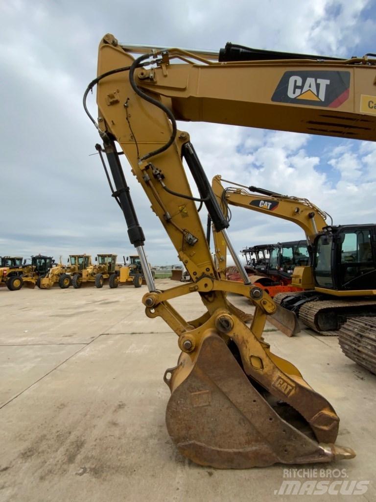 CAT 323 Excavatoare pe șenile
