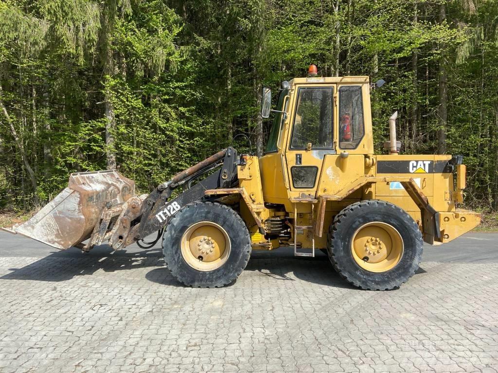 CAT IT 12 B Incarcator pe pneuri