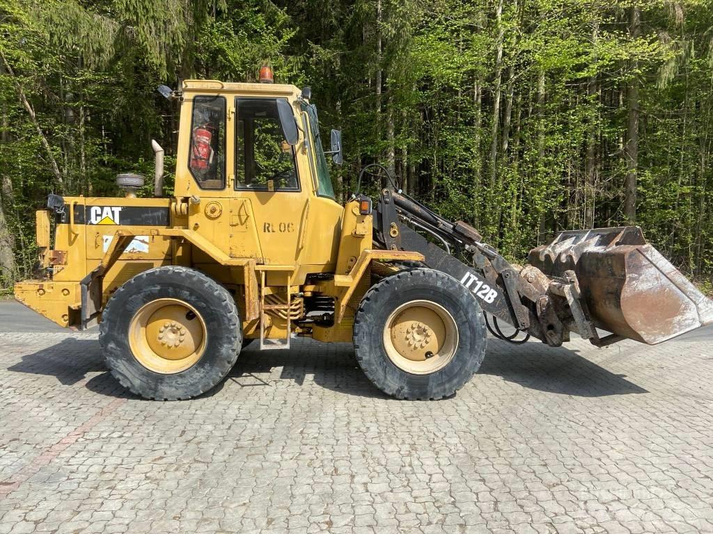 CAT IT 12 B Incarcator pe pneuri