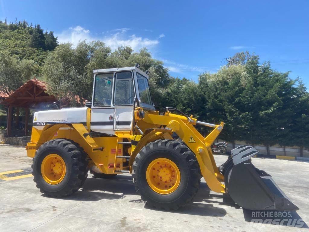 International 520A Incarcator pe pneuri