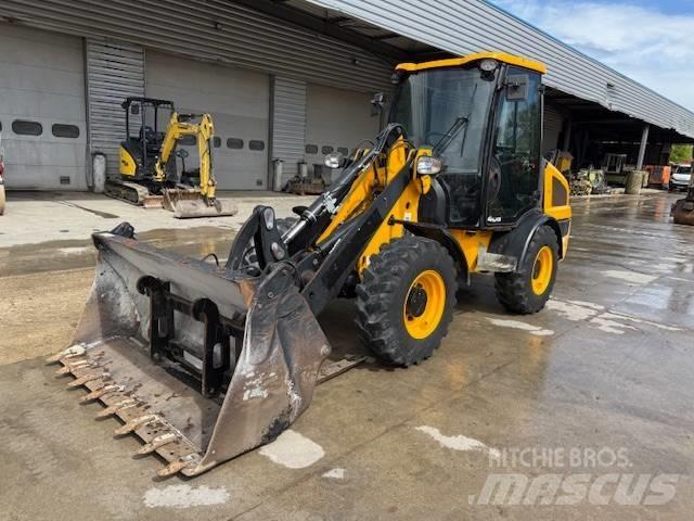 JCB 406 Incarcator pe pneuri
