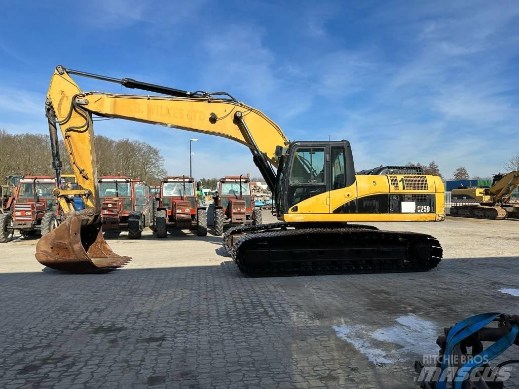 CAT 325DL Excavatoare pe șenile

