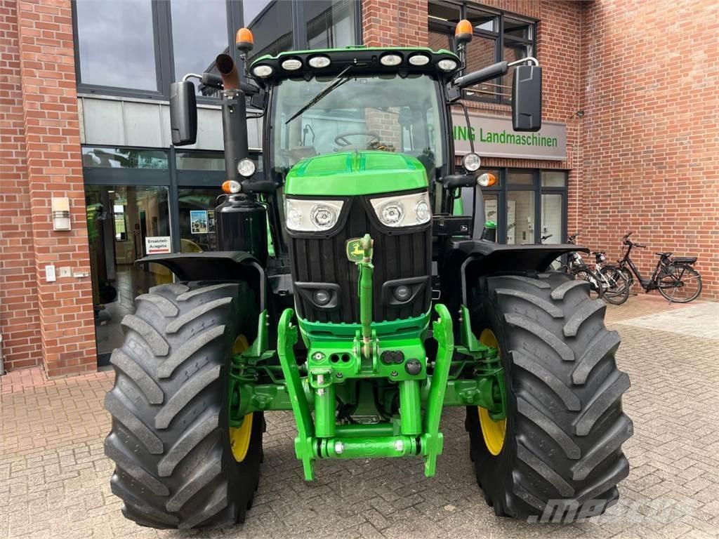 John Deere 6215R Tractoare