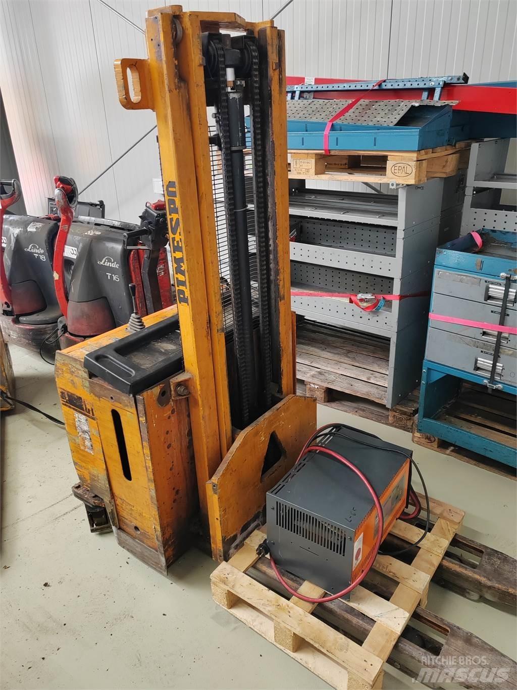 Om-Pimespo CT 13 Transpaleta manuala