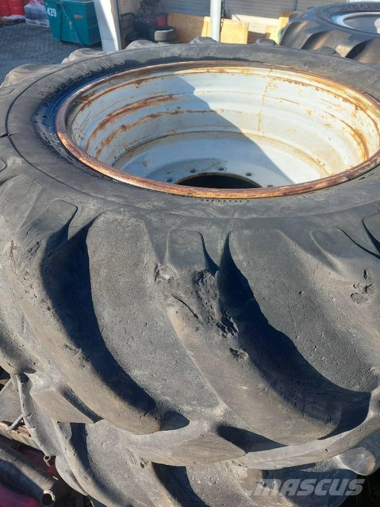 Komatsu 901 Anvelope, roti si jante