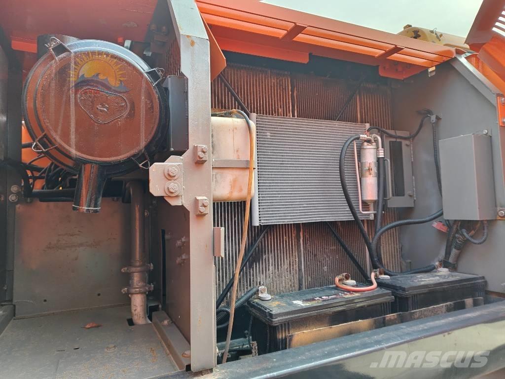 Hitachi ZX 210 Excavatoare pe șenile
