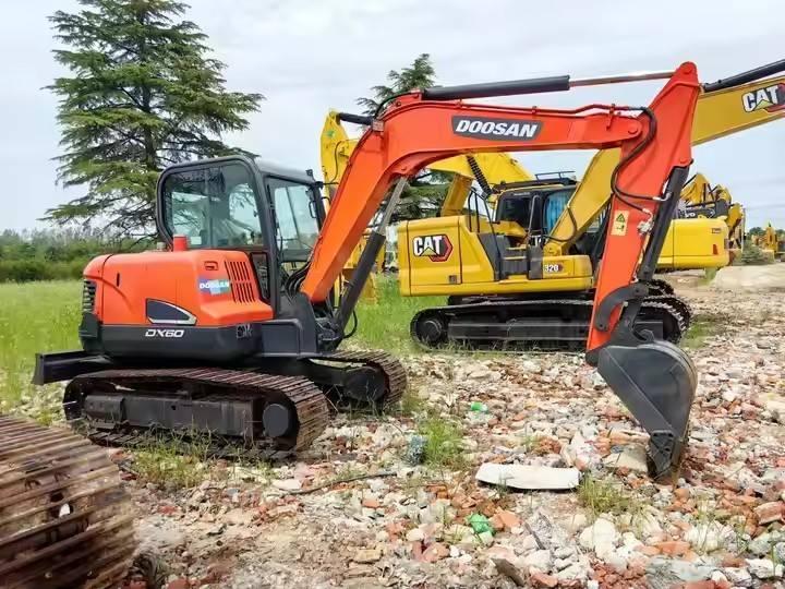 Doosan DX 60 Excavatoare pe șenile
