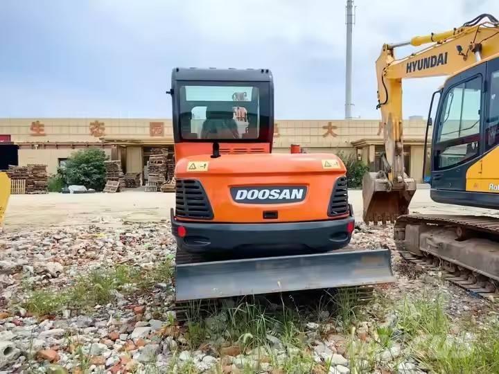Doosan DX 60 Excavatoare pe șenile
