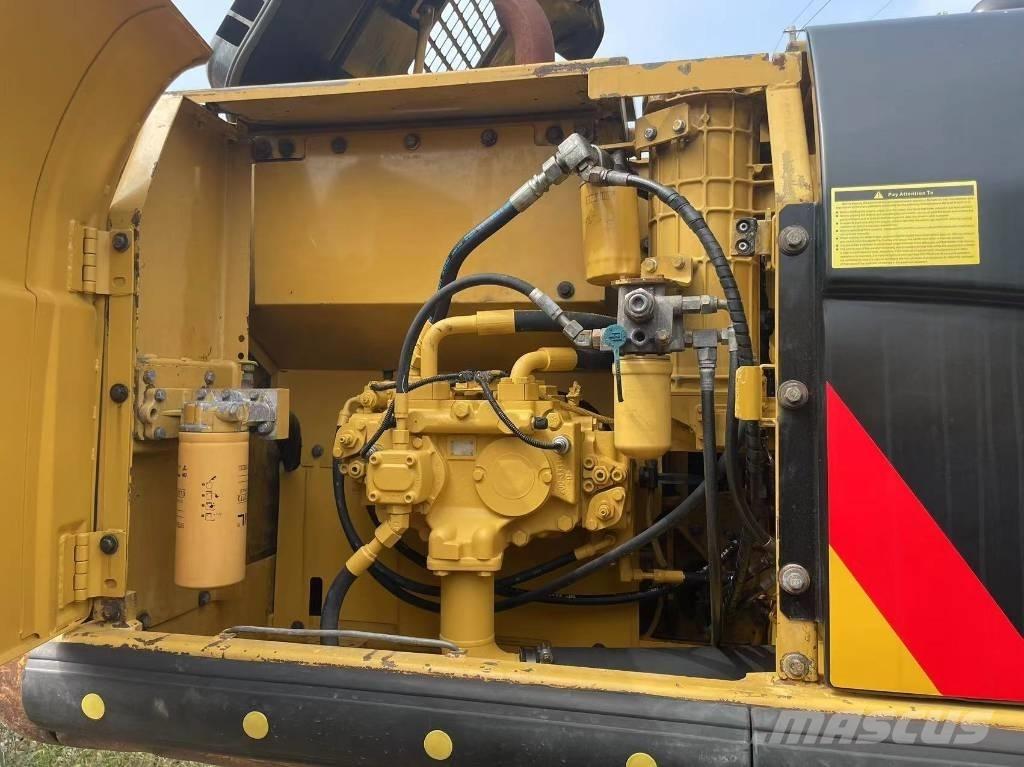 CAT 320d Excavatoare pe șenile
