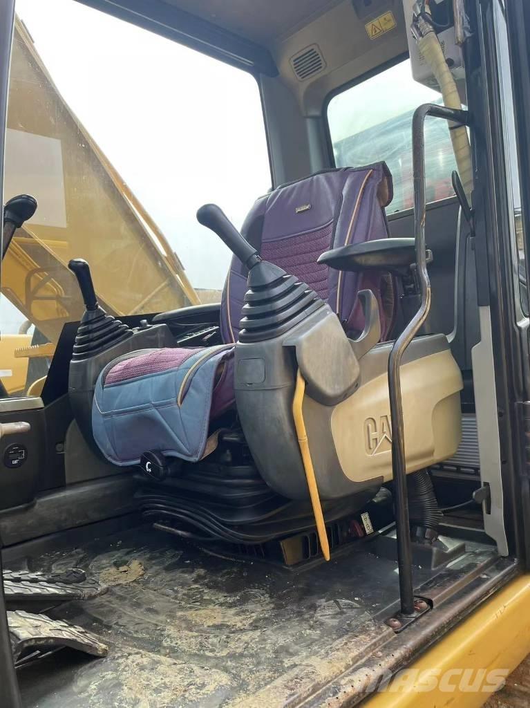 CAT 320d Excavatoare pe șenile
