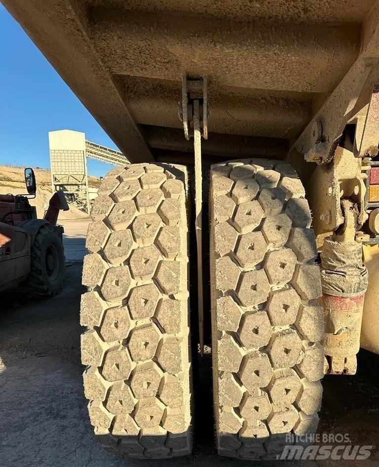 CAT 769 D Camioane cu basculante rigide
