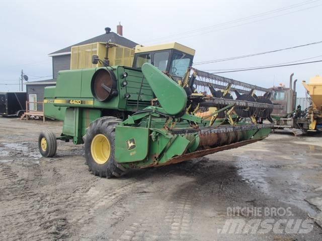 John Deere 4420 Combine de secerat