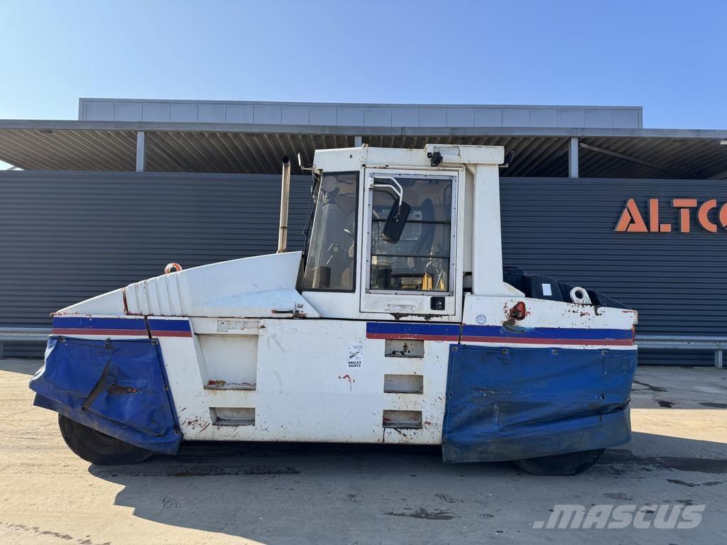 CAT PS-300B Cilindri compactori cu roti