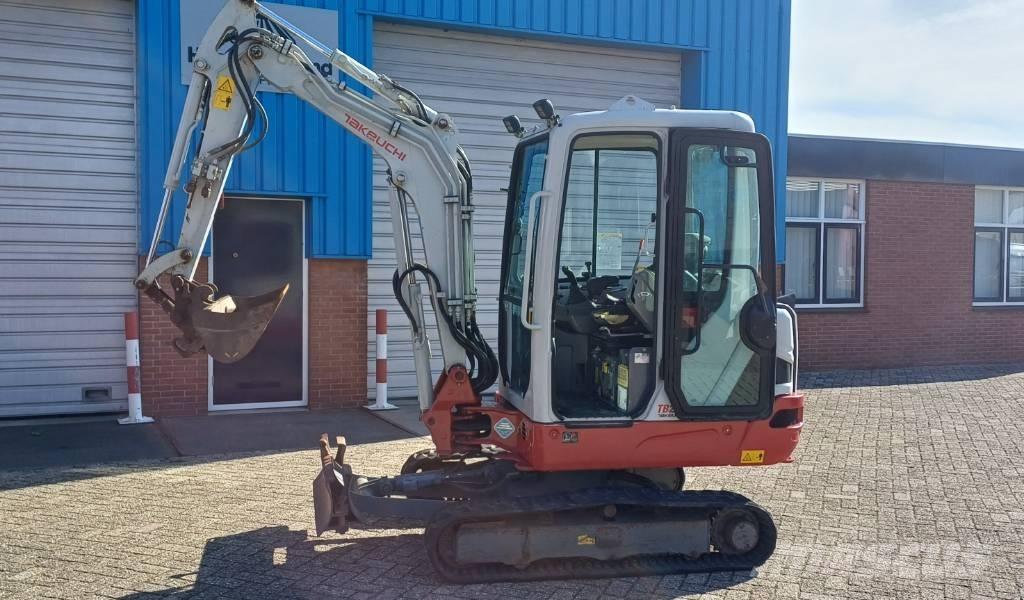 Takeuchi TB 225 Mini excavatoare < 7t