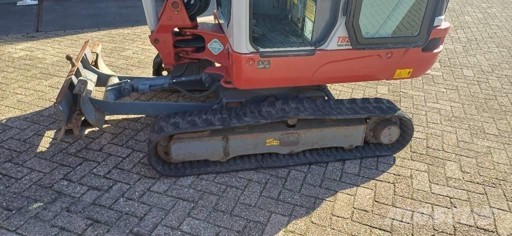 Takeuchi TB 225 Mini excavatoare < 7t