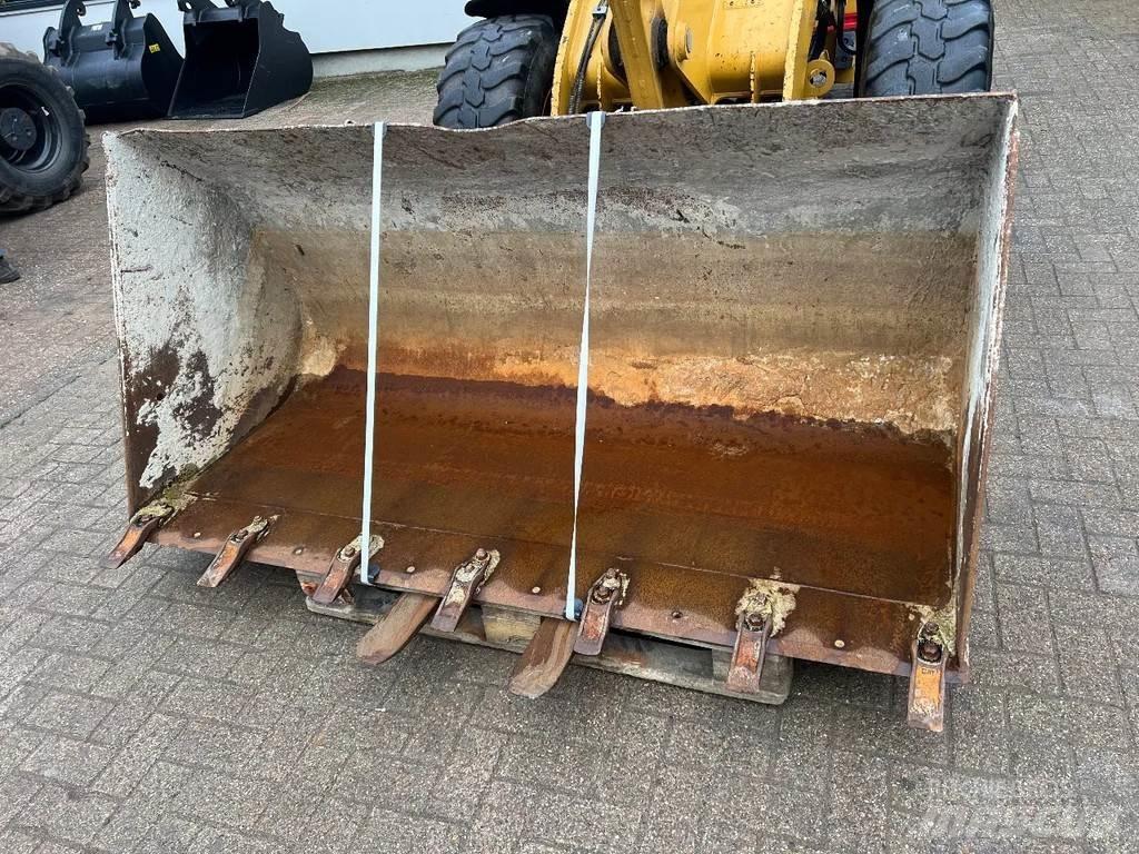CAT 908M Incarcator pe pneuri