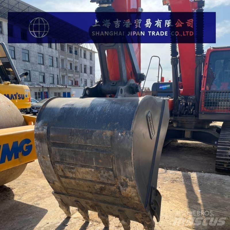 Doosan DX 225 Excavatoare pe șenile
