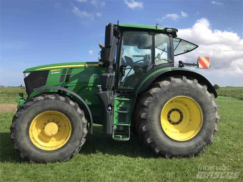 John Deere 6250R Tractoare