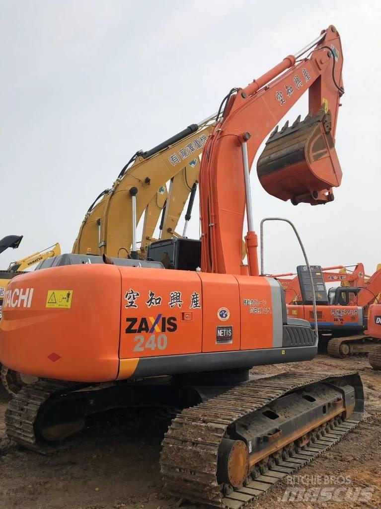 Hitachi 240 Excavatoare pe șenile
