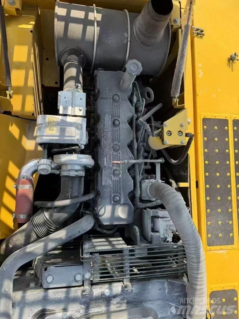 Komatsu 220-8 Excavatoare pe șenile
