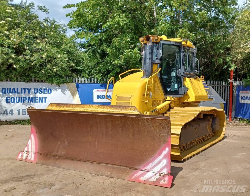 Komatsu D61PXi-24E0 Buldozere pe senile