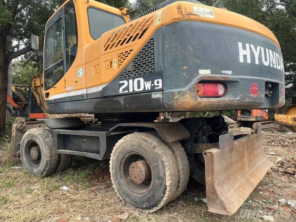 Hyundai R210W-9 Excavatoare cu roti