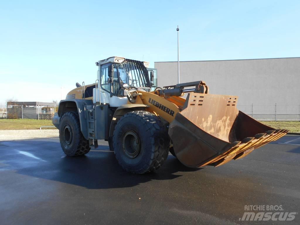 Liebherr L 586 Incarcator pe pneuri